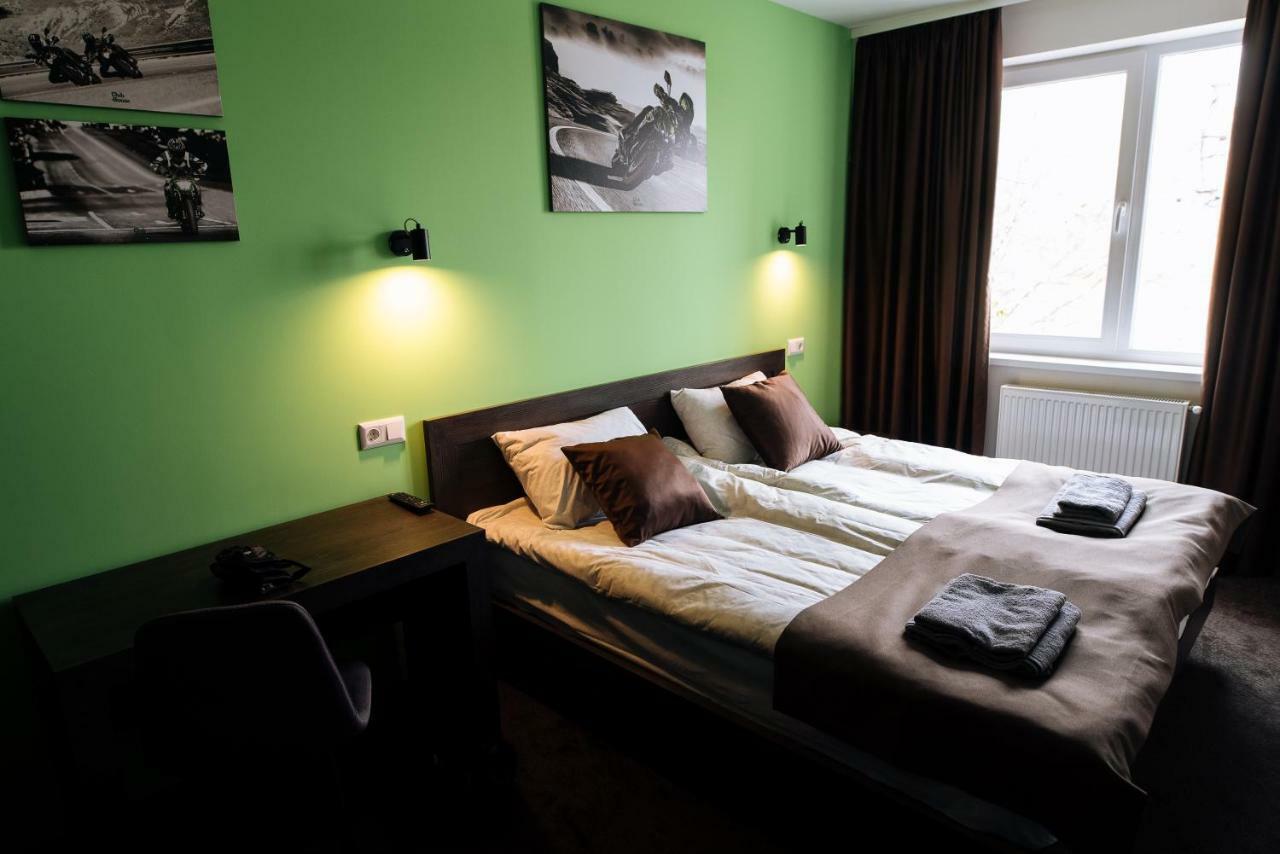 Clubhouse Hotel Ivano-Frankivsk Exterior photo