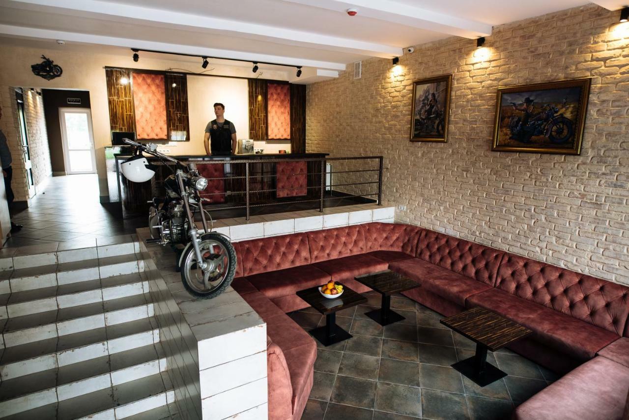 Clubhouse Hotel Ivano-Frankivsk Exterior photo